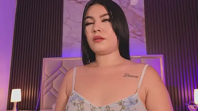 MiaaFarrel online show from 04/28/26, 06:57