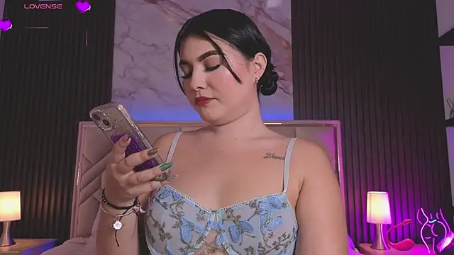MiaaFarrel online show from 05/21/26, 07:21