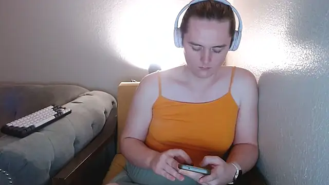 Snapshot of Elliebell chatting on 11/11/25, 09:20 Elliebell online show from 11/11/25, 09:20