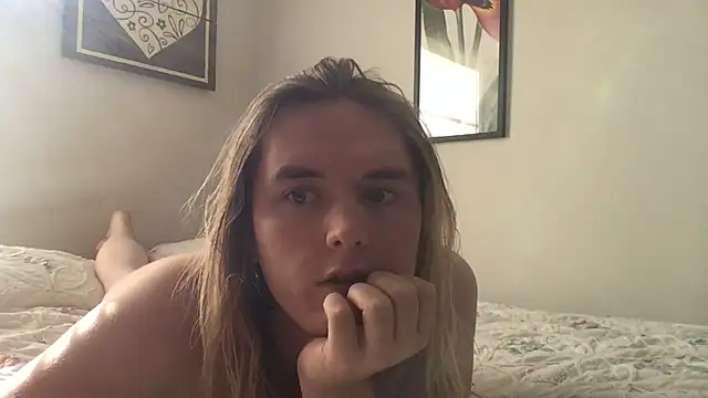 Snapshot of Elliebell chatting on 11/12/25, 06:52 Elliebell online show from 11/12/25, 06:52