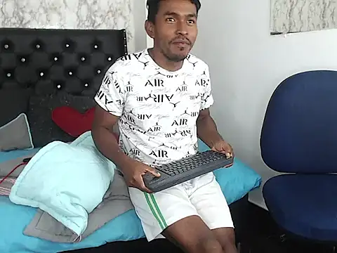 Snapshot of Adam_Morgan2 chatting on 09/26/25, 07:01 Adam Morgan2 online show from 09/26/25, 07:01