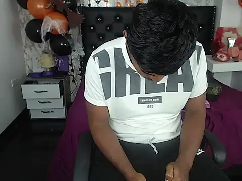 Snapshot of Adam_Morgan2 chatting on 10/21/25, 09:32 Adam Morgan2 online show from 10/21/25, 09:32