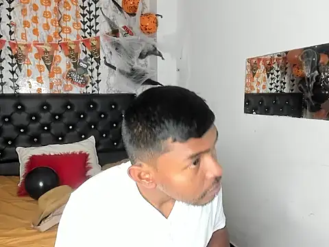 Snapshot of Adam_Morgan2 chatting on 11/04/25, 07:24 Adam Morgan2 online show from 11/04/25, 07:24