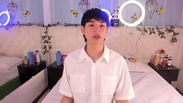 AleAurarashi online show from 11/25/25, 03:17