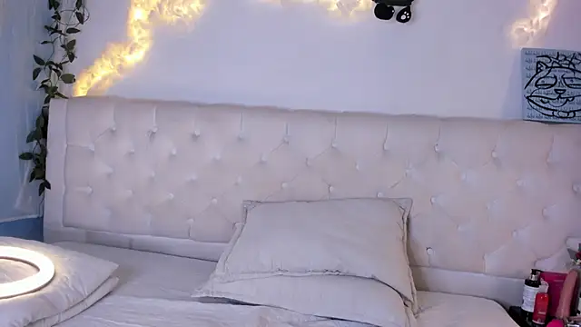 AleAurarashi online show from 12/20/25, 03:57