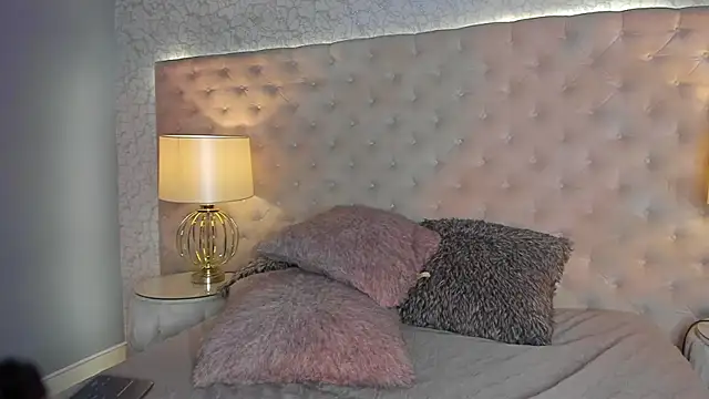 Snapshot of AlannaBlakes chatting on 11/18/25, 03:01 AlannaBlakes online show from 11/18/25, 03:01