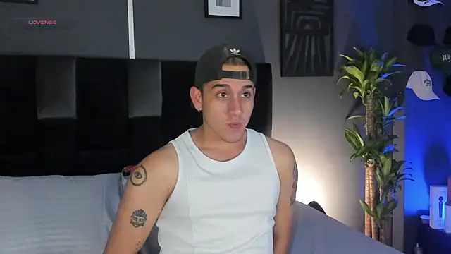 Snapshot of OliverrSilver chatting on 07/31/26, 12:10 OliverrSilver online show from 07/31/26, 12:10