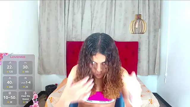 luisa  torres online show from 10/24/25, 03:14