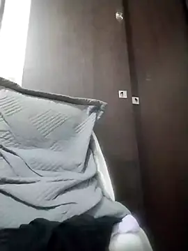 Snapshot of _yefez chatting on 10/01/25, 03:23 yefez online show from 10/01/25, 03:23