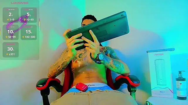 amodeus bael  online show from 11/07/25, 02:44