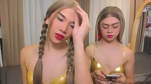 Snapshot of MaxCollins chatting on 11/26/25, 07:48 MaxCollins online show from 11/26/25, 07:48