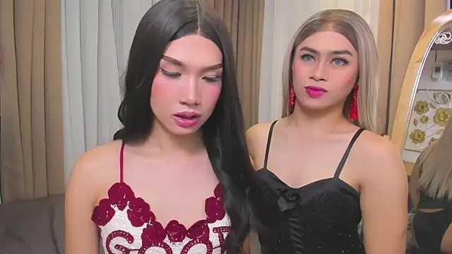 Snapshot of MaxCollins chatting on 11/28/25, 08:44 MaxCollins online show from 11/28/25, 08:44