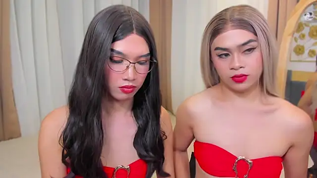 Snapshot of MaxCollins chatting on 12/13/25, 07:53 MaxCollins online show from 12/13/25, 07:53