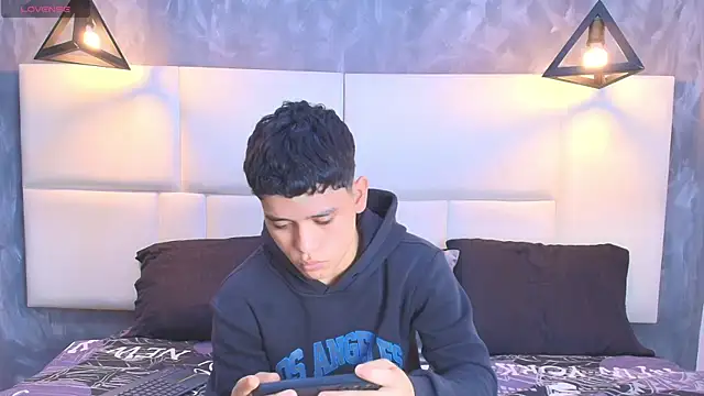 Snapshot of aron_twink66 chatting on 09/30/25, 03:39 aron twink66 online show from 09/30/25, 03:39