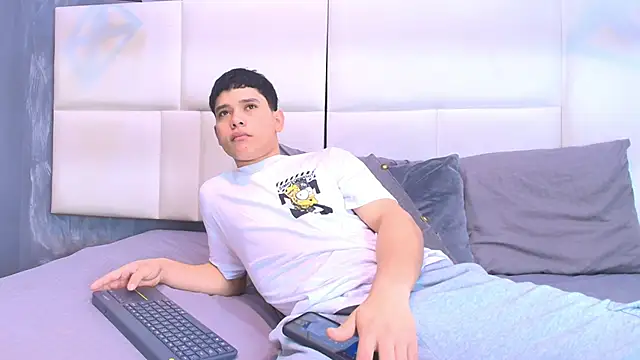 Snapshot of aron_twink66 chatting on 10/07/25, 02:58 aron twink66 online show from 10/07/25, 02:58