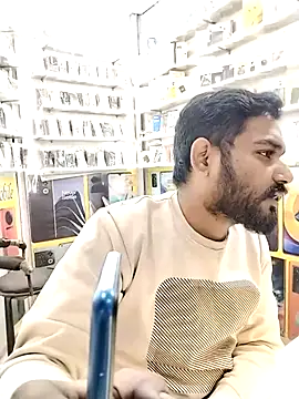Snapshot of avi007p chatting on 01/12/26, 02:11 avi007p online show from 01/12/26, 02:11