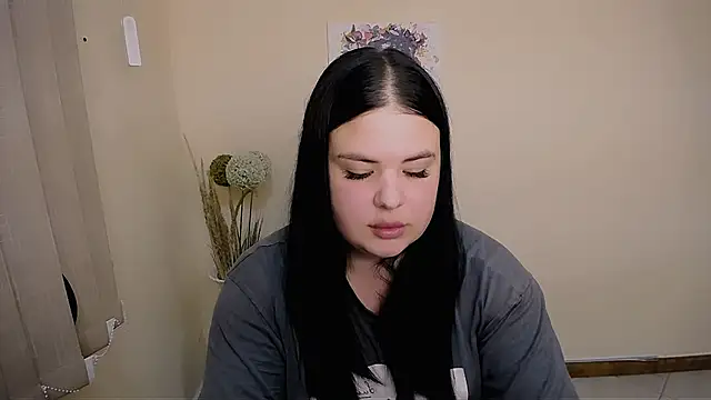Snapshot of _Trisha_li chatting on 09/17/25, 01:02 Trisha li online show from 09/17/25, 01:02