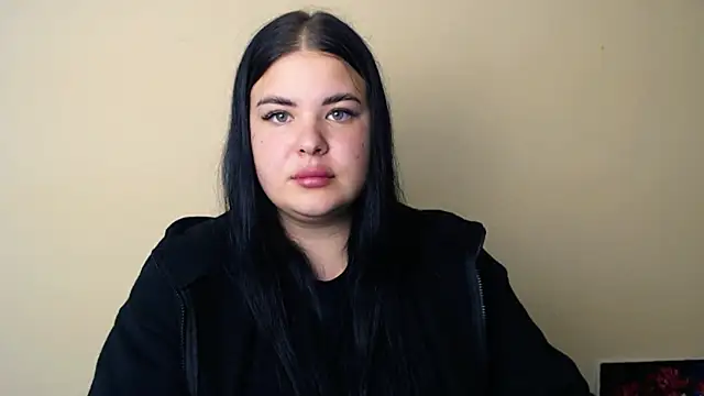 Snapshot of _Trisha_li chatting on 10/08/25, 10:46 Trisha li online show from 10/08/25, 10:46