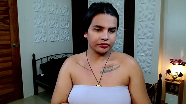 Snapshot of SelenaHelaby02 chatting on 09/22/25, 06:15 SelenaHelaby02 online show from 09/22/25, 06:15