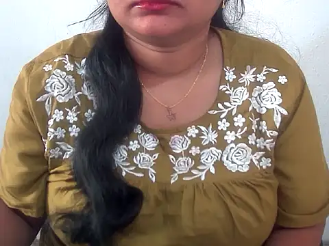 Saniya K online show from 11/16/25, 01:33