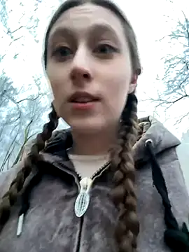 Snapshot of FroggyAnna chatting on 10/26/25, 02:12 FroggyAnna online show from 10/26/25, 02:12