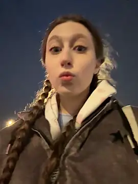 Snapshot of FroggyAnna chatting on 10/28/25, 03:04 FroggyAnna online show from 10/28/25, 03:04