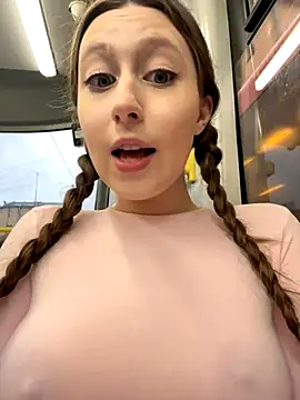 Snapshot of FroggyAnna chatting on 11/05/25, 01:00 FroggyAnna online show from 11/05/25, 01:00