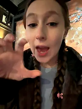 Snapshot of FroggyAnna chatting on 11/11/25, 03:23 FroggyAnna online show from 11/11/25, 03:23