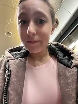 Snapshot of FroggyAnna chatting on 11/12/25, 03:34 FroggyAnna online show from 11/12/25, 03:34