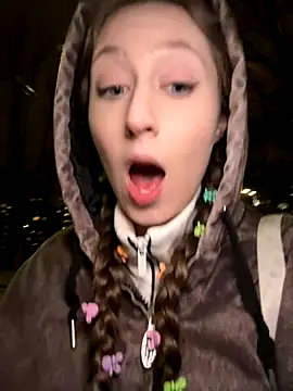 Snapshot of FroggyAnna chatting on 11/13/25, 04:39 FroggyAnna online show from 11/13/25, 04:39