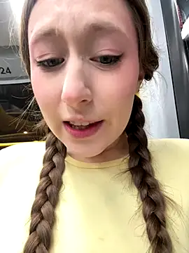 Snapshot of FroggyAnna chatting on 11/22/25, 05:01 FroggyAnna online show from 11/22/25, 05:01