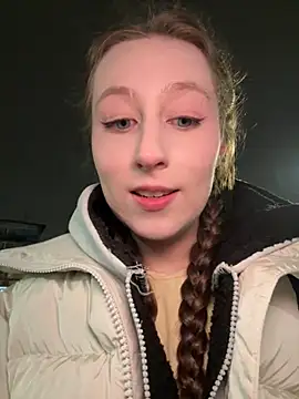 Snapshot of FroggyAnna chatting on 11/28/25, 05:26 FroggyAnna online show from 11/28/25, 05:26