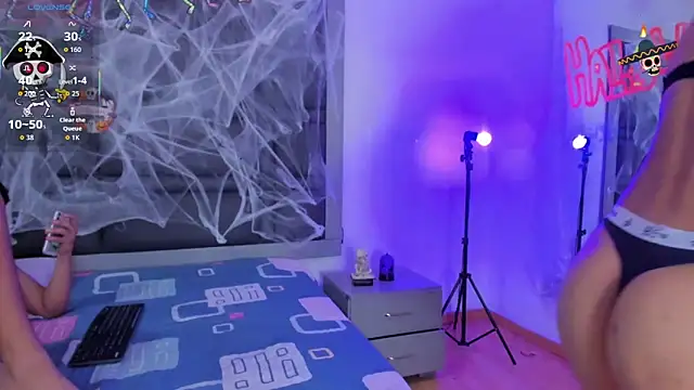 Snapshot of Aliss_Aron chatting on 10/22/25, 11:54 Aliss Aron online show from 10/22/25, 11:54