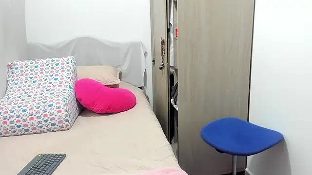 Isbettyche online show from 10/31/25, 12:55