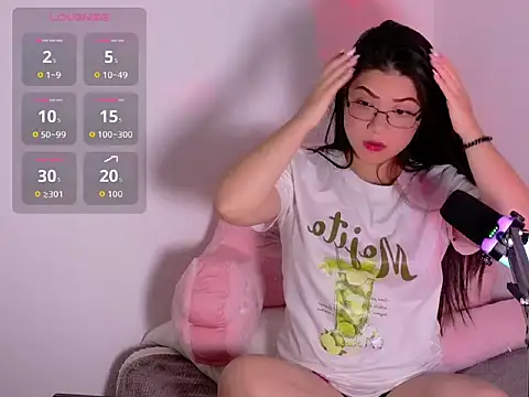 Snapshot of SofiKray chatting on 11/18/25, 05:12 SofiKray online show from 11/18/25, 05:12