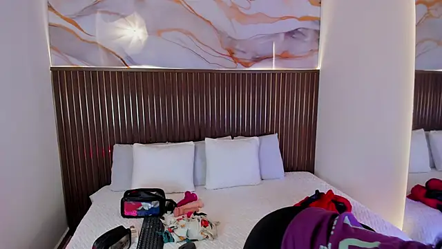 Roxie-NS online show from 09/25/25, 12:31