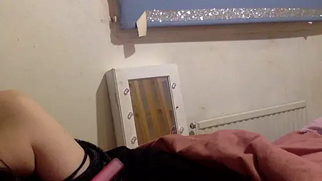 Snapshot of Bellababexox_ chatting on 09/09/25, 02:22 Bellababexox online show from 09/09/25, 02:22