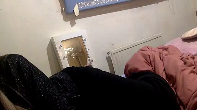 Snapshot of Bellababexox_ chatting on 09/10/25, 02:33 Bellababexox online show from 09/10/25, 02:33