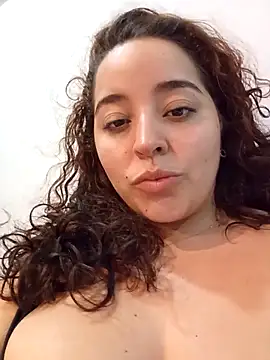 Snapshot of LoanaSantos chatting on 09/23/25, 04:04 LoanaSantos online show from 09/23/25, 04:04