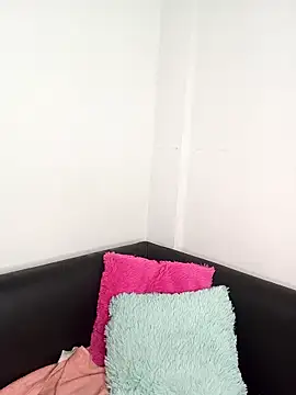 Snapshot of LoanaSantos chatting on 10/26/25, 08:59 LoanaSantos online show from 10/26/25, 08:59