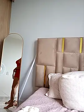 Snapshot of LoanaSantos chatting on 11/29/25, 09:07 LoanaSantos online show from 11/29/25, 09:07