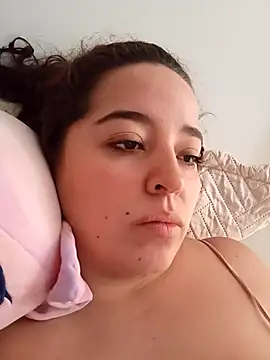 Snapshot of LoanaSantos chatting on 12/21/25, 06:37 LoanaSantos online show from 12/21/25, 06:37