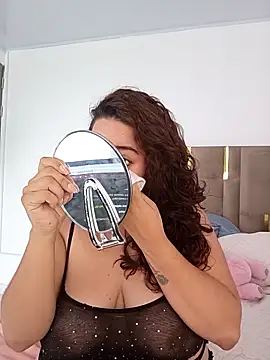 LoanaSantos online show from 04/17/26, 08:56