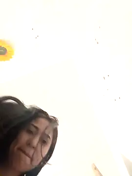 Snapshot of Liahdiaz_ chatting on 11/21/25, 12:37 Liahdiaz online show from 11/21/25, 12:37