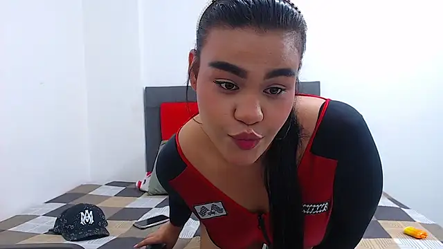 Snapshot of miawhithee chatting on 09/13/25, 06:13 miawhithee online show from 09/13/25, 06:13