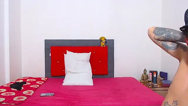 Snapshot of miawhithee chatting on 10/15/25, 02:22 miawhithee online show from 10/15/25, 02:22