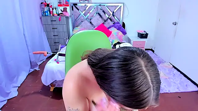 Luna Analya online show from 12/01/25, 09:09