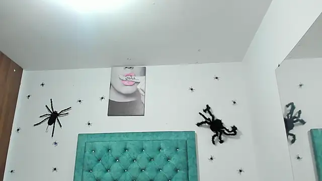 Rihanna hotx online show from 10/21/25, 03:07