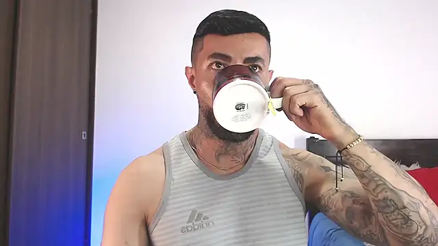 andrea de lucaa online show from 04/08/26, 04:01