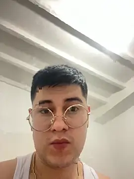 Snapshot of CamiloGonzales27 chatting on 09/30/25, 03:44 CamiloGonzales27 online show from 09/30/25, 03:44